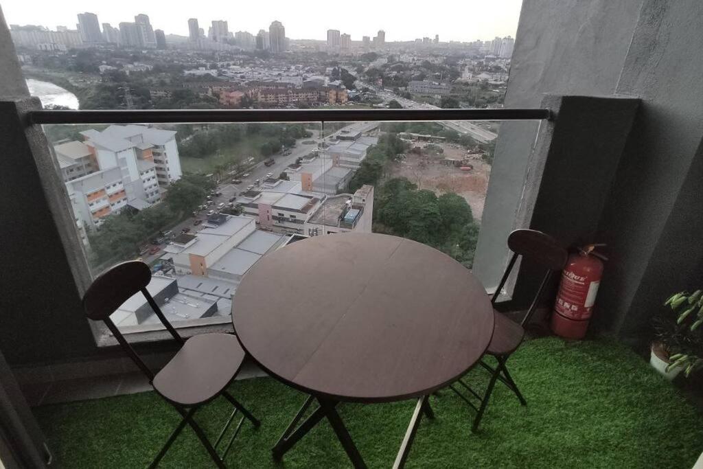 Comfort Bedroom @ Aera Residence Petaling Jaya Exterior foto